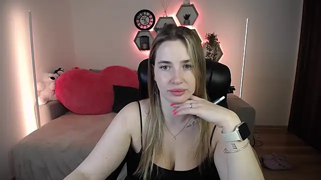 Snapshot of SabrinViolet chatting on 07.23.26 SabrinViolet online show from 07.23.26