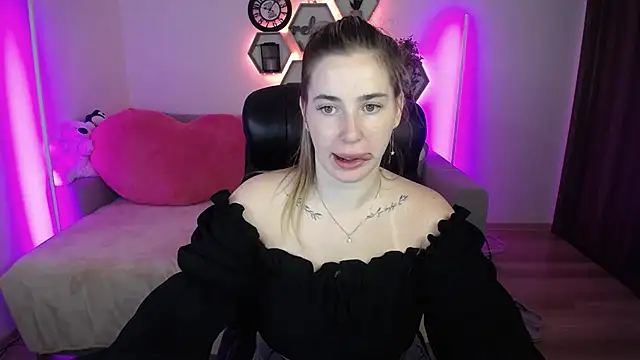 Snapshot of SabrinViolet chatting on 07.24.26 SabrinViolet online show from 07.24.26