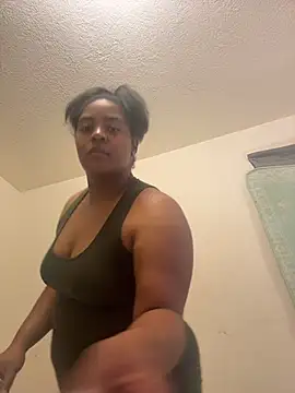 Snapshot of prettlovely14 chatting on 11.22.25 prettlovely14 online show from 11.22.25