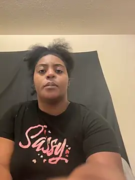 Snapshot of prettlovely14 chatting on 12.18.25 prettlovely14 online show from 12.18.25