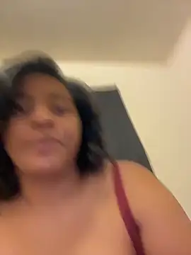 Snapshot of prettlovely14 chatting on 12.20.25 prettlovely14 online show from 12.20.25