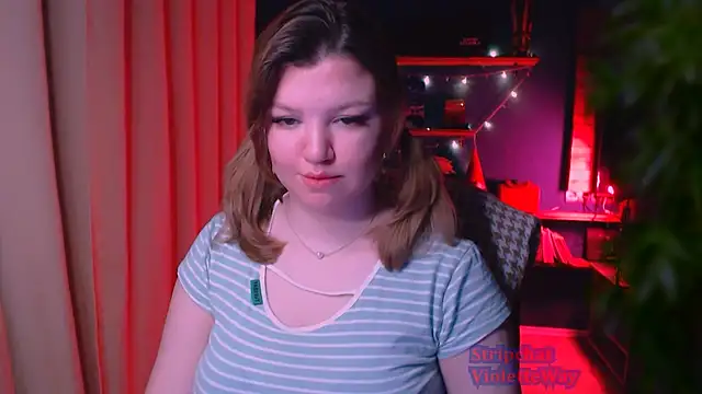 Snapshot of VioletteWay chatting on 02.14.25 VioletteWay online show from 02.14.25