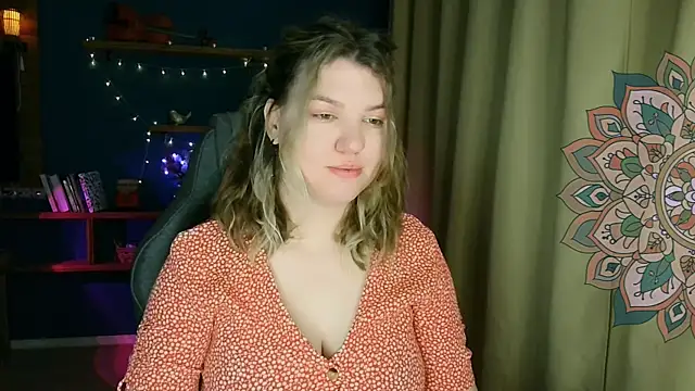 Snapshot of VioletteWay chatting on 10.22.25 VioletteWay online show from 10.22.25