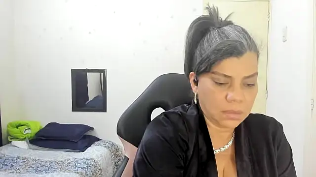 vikyadams online show from 10.15.25