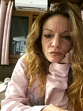 Snapshot of vampvanna23 chatting on 11.26.25 vampvanna23 online show from 11.26.25