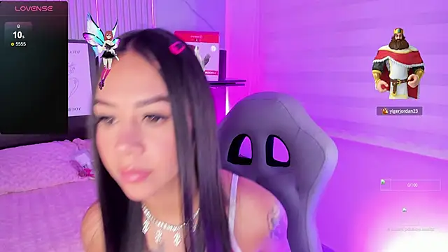 Snapshot of Violet_spencer chatting on 10.28.25 Violet spencer online show from 10.28.25