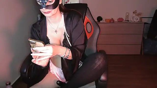 Snapshot of ladymask_2023 chatting on 01.11.25 ladymask 2023 online show from 01.11.25