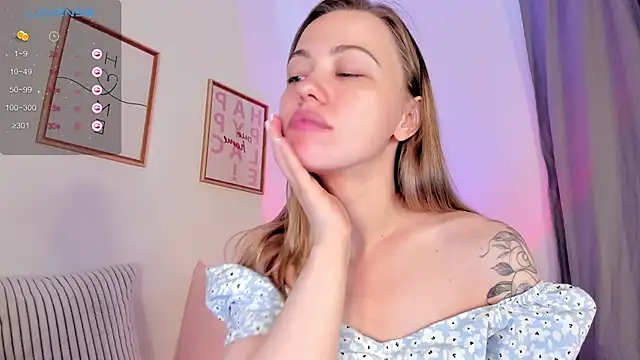 Snapshot of damn_cutie chatting on 04.04.26 damn cutie online show from 04.04.26