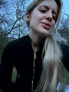 Holly-Glamour online show from 04.17.26