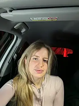 Holly-Glamour online show from 04.20.26