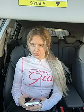 Holly-Glamour online show from 04.22.26