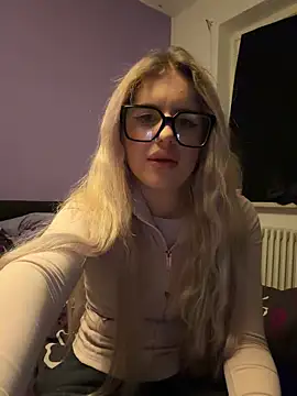 Holly-Glamour online show from 04.27.26