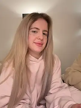 Holly-Glamour online show from 05.08.26