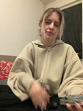 Holly-Glamour online show from 05.20.26