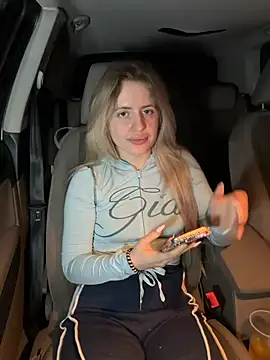 Holly-Glamour online show from 05.24.26