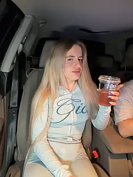 Holly-Glamour online show from 05.28.26