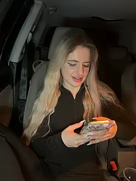 Holly-Glamour online show from 05.30.26