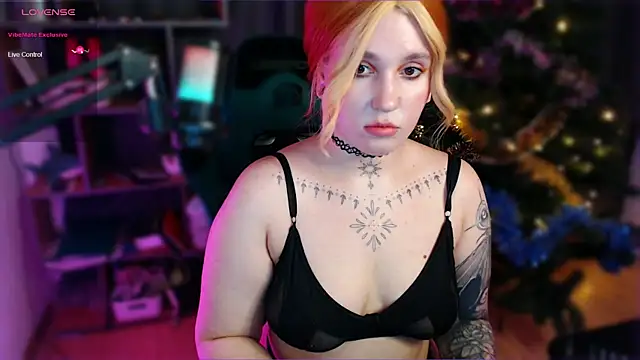 Snapshot of The_Full_Red_Moon chatting on 12.11.24 The Full Red Moon online show from 12.11.24