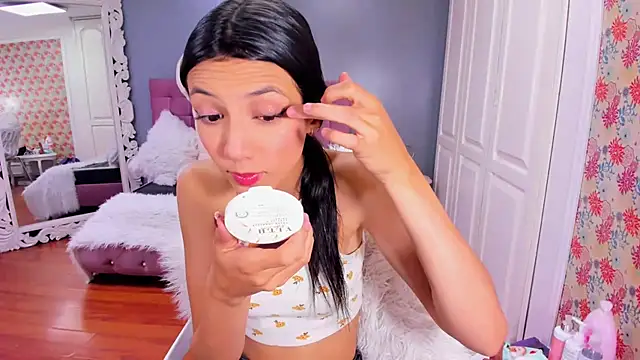 Snapshot of Iris_Stone_ chatting on 12.04.24 Iris Stone online show from 12.04.24