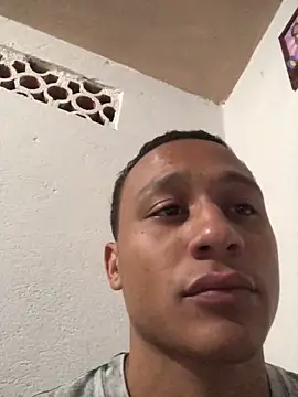 Snapshot of thomasjones_ chatting on 11.19.25 thomasjones online show from 11.19.25