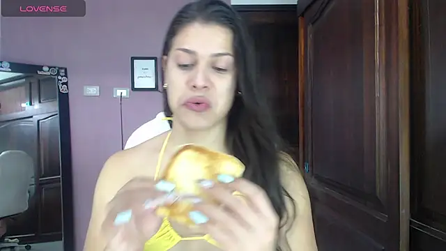 Snapshot of Luciana_Ortiz1 chatting on 12.19.24 Luciana Ortiz1 online show from 12.19.24