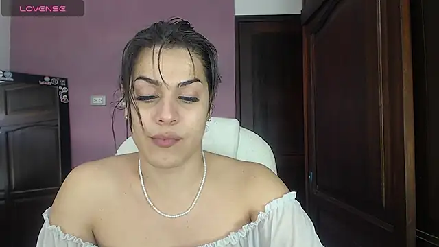 Snapshot of Luciana_Ortiz1 chatting on 02.28.25 Luciana Ortiz1 online show from 02.28.25