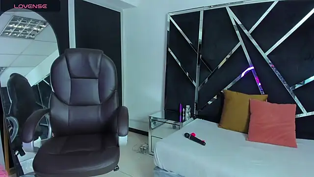 Snapshot of Ivanna18_x chatting on 09.14.25 Ivanna18 x online show from 09.14.25