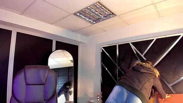 Snapshot of Ivanna18_x chatting on 10.11.25 Ivanna18 x online show from 10.11.25