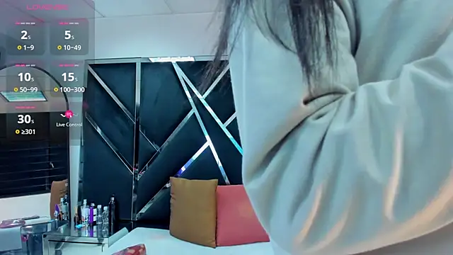 Snapshot of Ivanna18_x chatting on 10.13.25 Ivanna18 x online show from 10.13.25