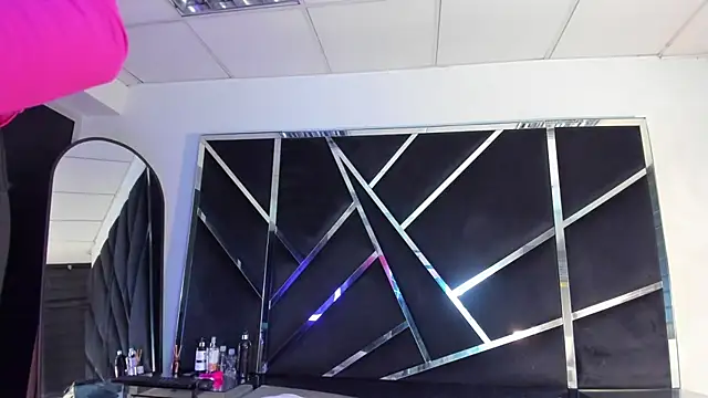 Snapshot of Ivanna18_x chatting on 10.17.25 Ivanna18 x online show from 10.17.25