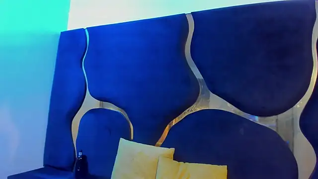 Snapshot of Ivanna18_x chatting on 10.30.25 Ivanna18 x online show from 10.30.25