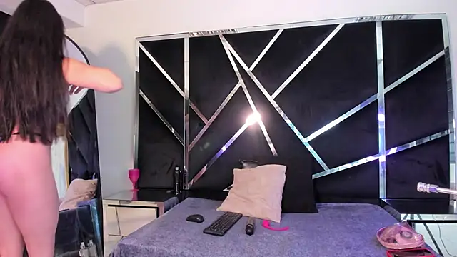 Snapshot of Ivanna18_x chatting on 11.08.25 Ivanna18 x online show from 11.08.25