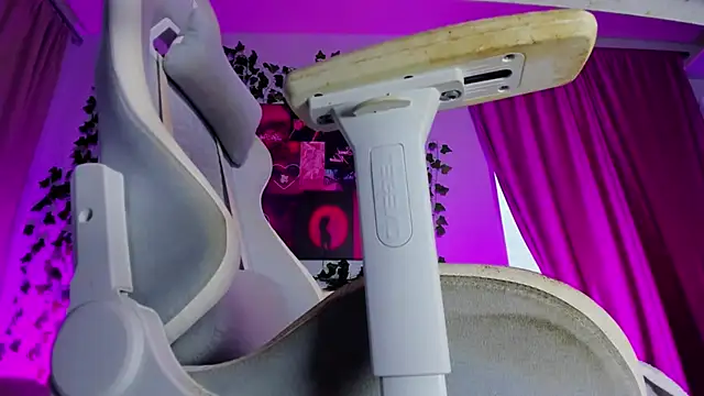 Kate Burleskk online show from 10.02.25