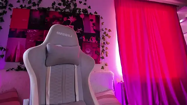 Kate Burleskk online show from 10.07.25