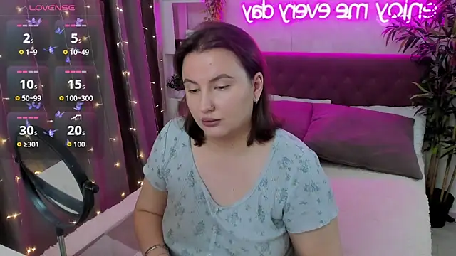 FeralPeach online show from 10.10.25