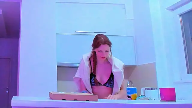 Snapshot of Alyssa_Smitt chatting on 10.04.25 Alyssa Smitt online show from 10.04.25