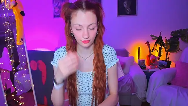 Snapshot of Alyssa_Smitt chatting on 10.06.25 Alyssa Smitt online show from 10.06.25