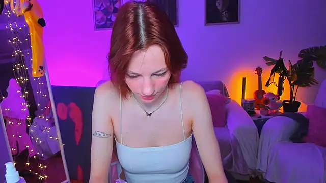 Snapshot of Alyssa_Smitt chatting on 10.09.25 Alyssa Smitt online show from 10.09.25