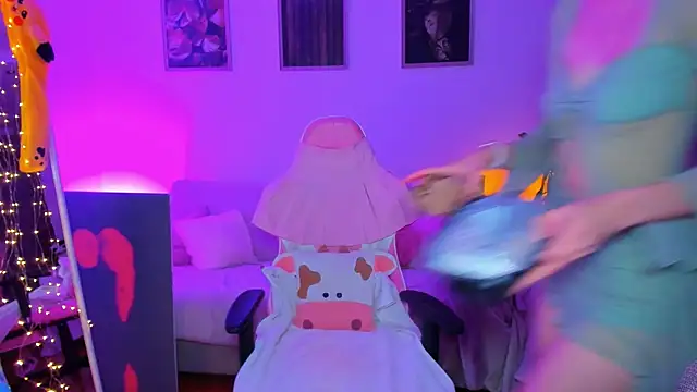 Snapshot of Alyssa_Smitt chatting on 10.27.25 Alyssa Smitt online show from 10.27.25