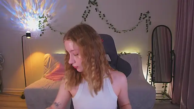 Snapshot of Eva_Davi chatting on 10.12.25 Eva Davi online show from 10.12.25