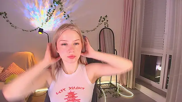 Snapshot of Eva_Davi chatting on 11.05.25 Eva Davi online show from 11.05.25