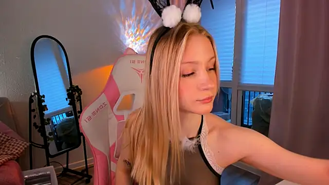 Eva Davi online show from 04.06.26