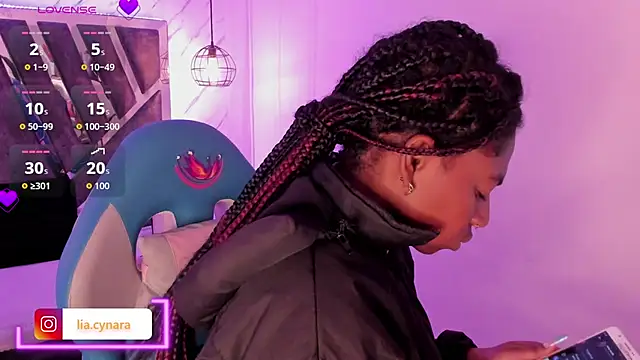 Snapshot of Queen_perla_ chatting on 09.25.25 Queen perla online show from 09.25.25