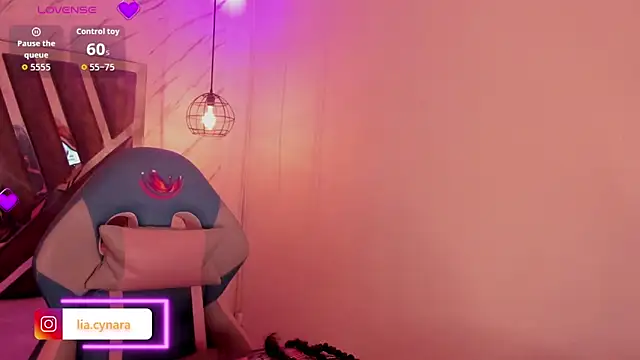 Snapshot of Queen_perla_ chatting on 10.13.25 Queen perla online show from 10.13.25