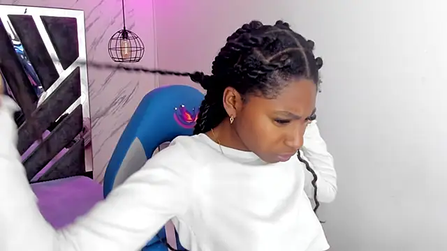 Snapshot of Queen_perla_ chatting on 10.23.25 Queen perla online show from 10.23.25