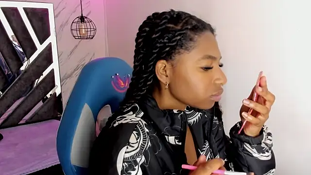 Snapshot of Queen_perla_ chatting on 10.26.25 Queen perla online show from 10.26.25