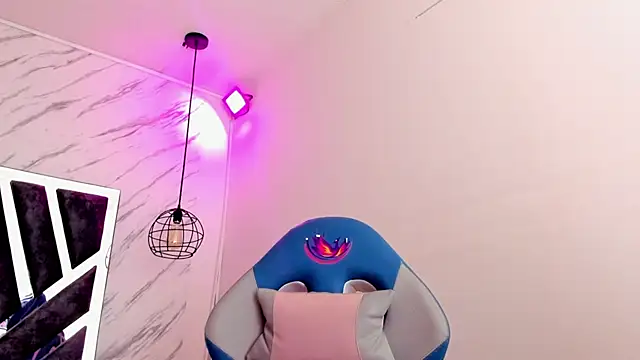 Snapshot of Queen_perla_ chatting on 11.05.25 Queen perla online show from 11.05.25