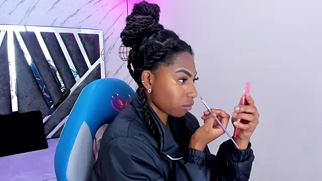 Snapshot of Queen_perla_ chatting on 11.08.25 Queen perla online show from 11.08.25