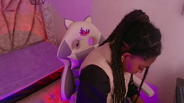 Queen perla  online show from 11.22.25