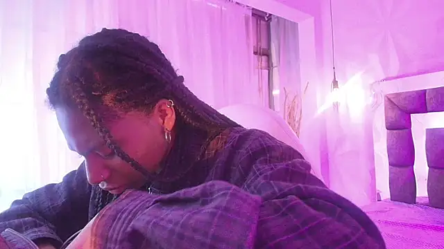 Snapshot of Queen_perla_ chatting on 06.09.26 Queen perla online show from 06.09.26